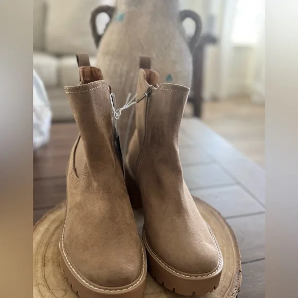 Nwt Women's Block Heel Chelsea Boots Faux Suede Memory Foam Universal Thread - Picture 12 of 12